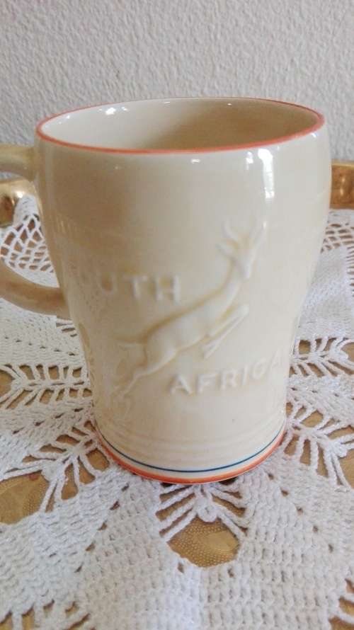 Royal visit 1942 Comemorative mug - crown Devon