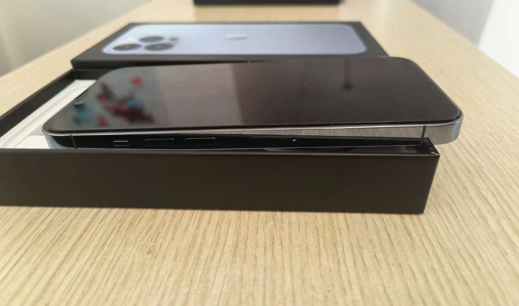 Apple iPhone 13 Pro 256 - Sierrra Blue. Excellent condition