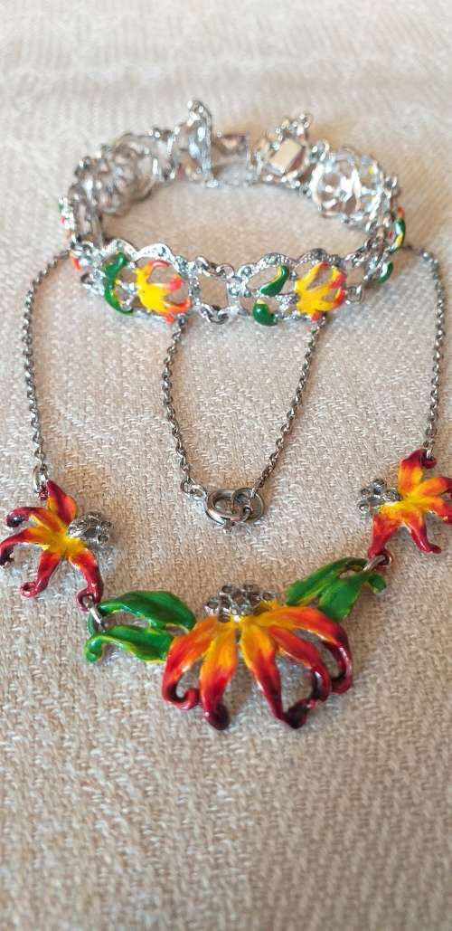 Vintage Rhodium Plated Marcasite And Enamel Flame Lily Necklace And Bracelet Set