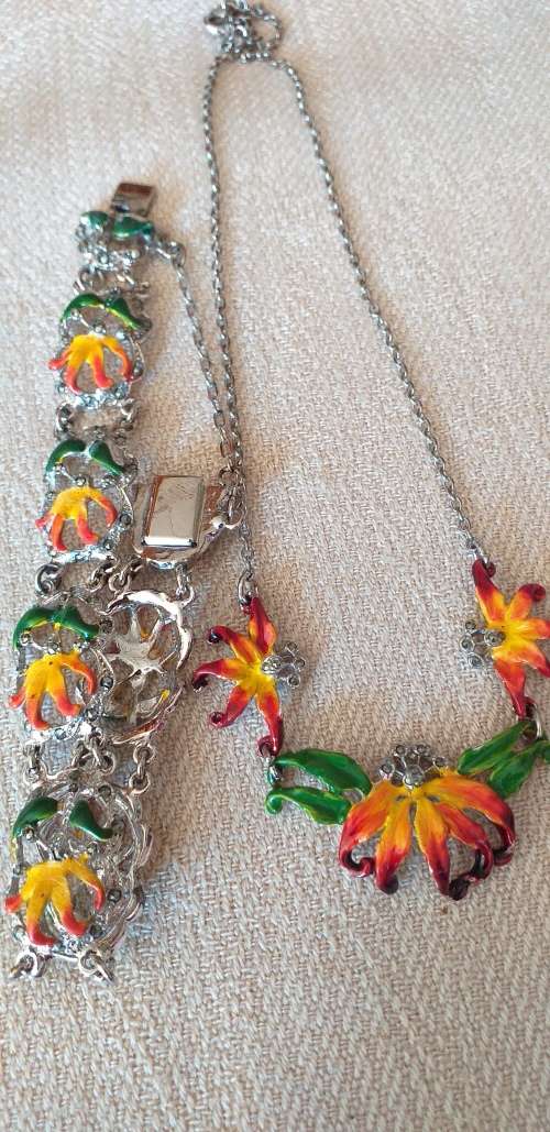 Vintage Rhodium Plated Marcasite And Enamel Flame Lily Necklace And Bracelet Set