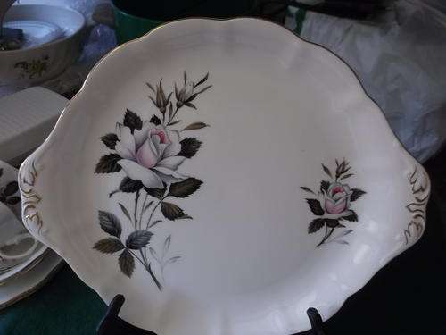 Royal Albert " Queens Messenger" Cake Plate