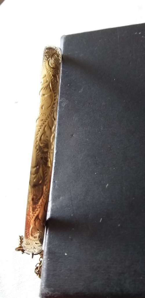 Vintage Engraved 9ct Gold Metal Core Bangle