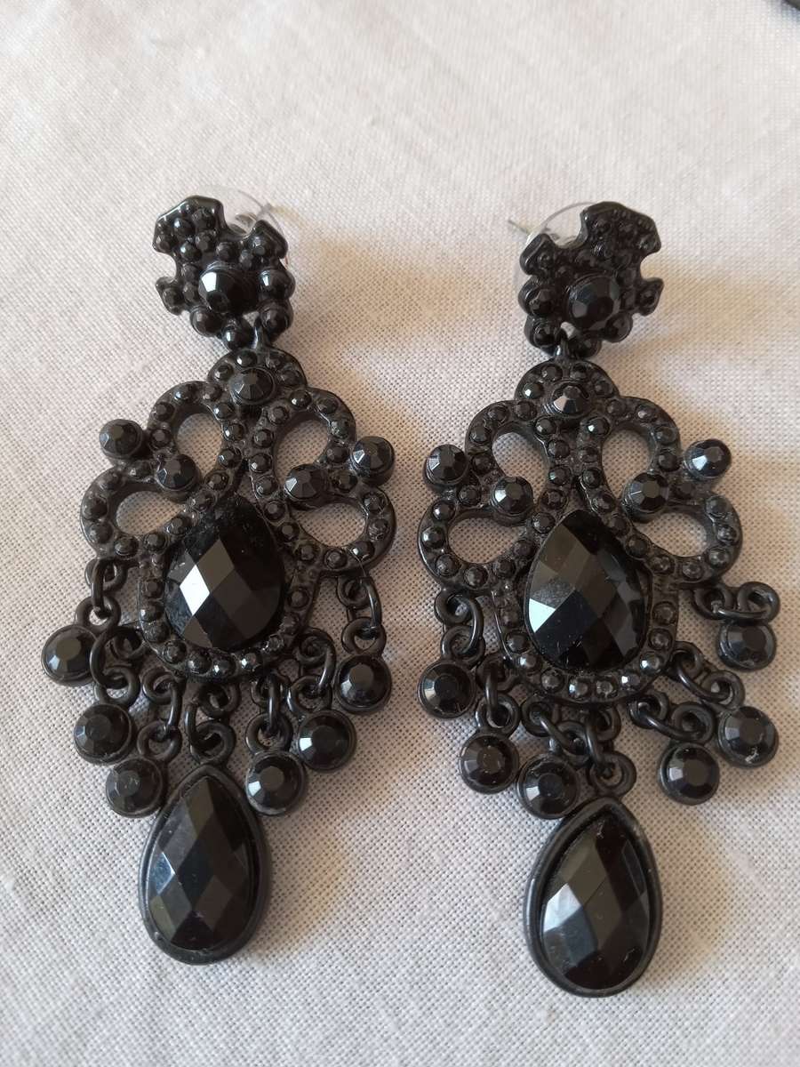 A Pair Of Black Drop Dangle Earrings - (70mm x 28mm)