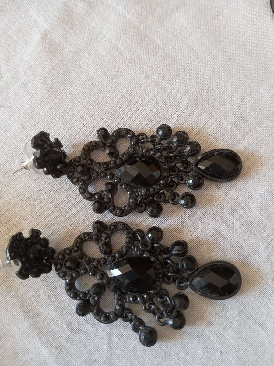 A Pair Of Black Drop Dangle Earrings - (70mm x 28mm)