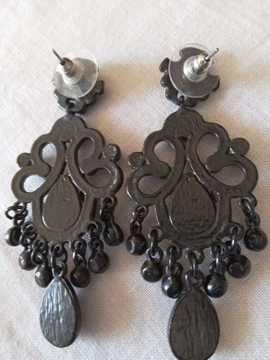 A Pair Of Black Drop Dangle Earrings - (70mm x 28mm)