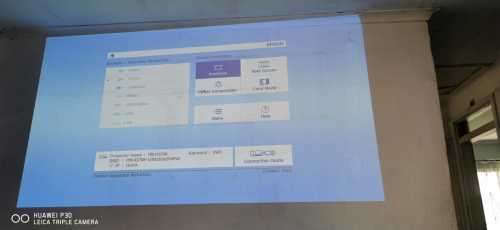 EPSON EH - TW610 FULL HD PROJECTOR ** Grab a Bargain**