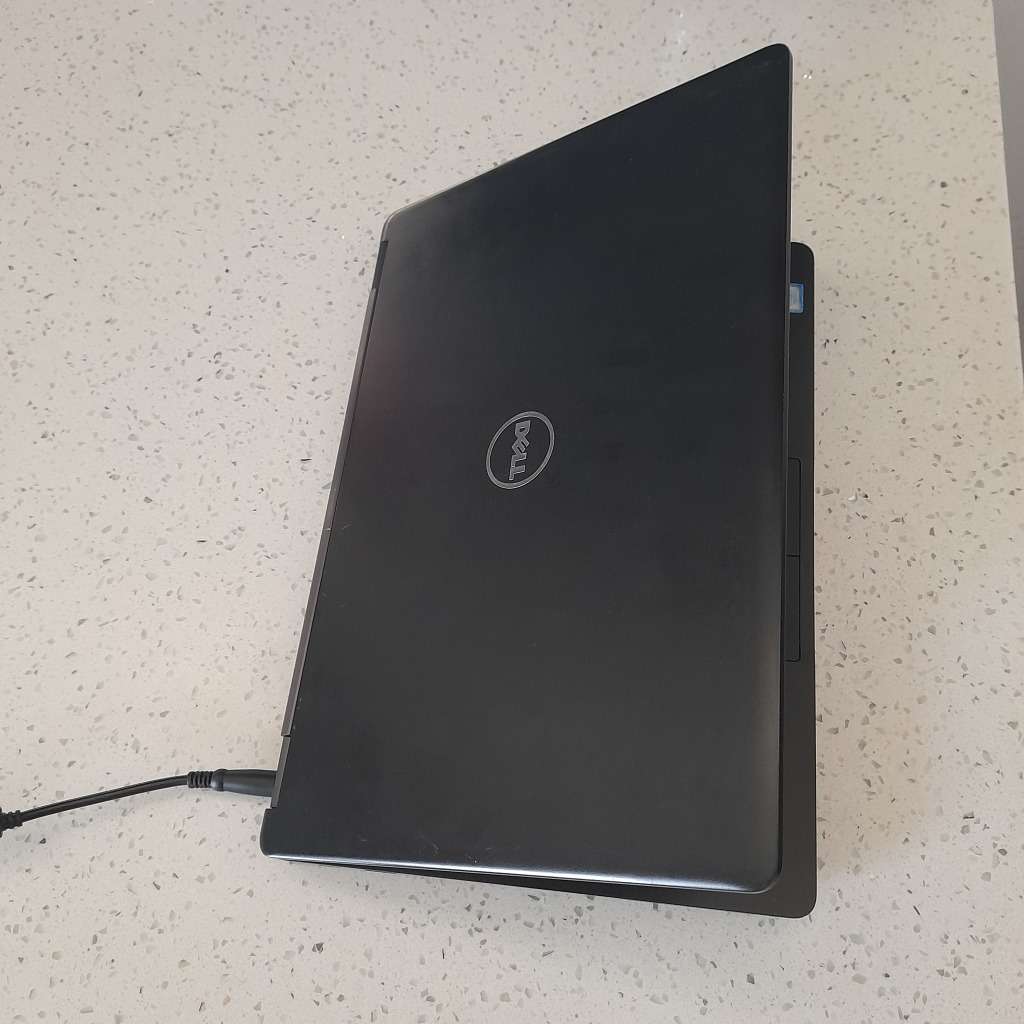 Unbeatable Deal! DELL laptop intel Core i7, 7th Gen Windows 11 Pro, office 2021