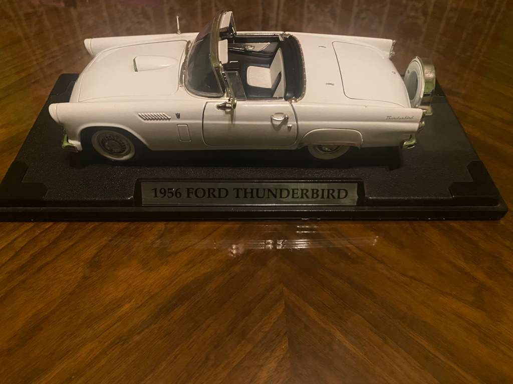 1/18th scale 1956 Ford Thunderbird