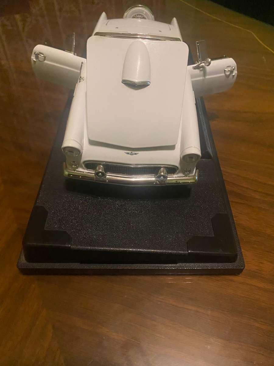 1/18th scale 1956 Ford Thunderbird