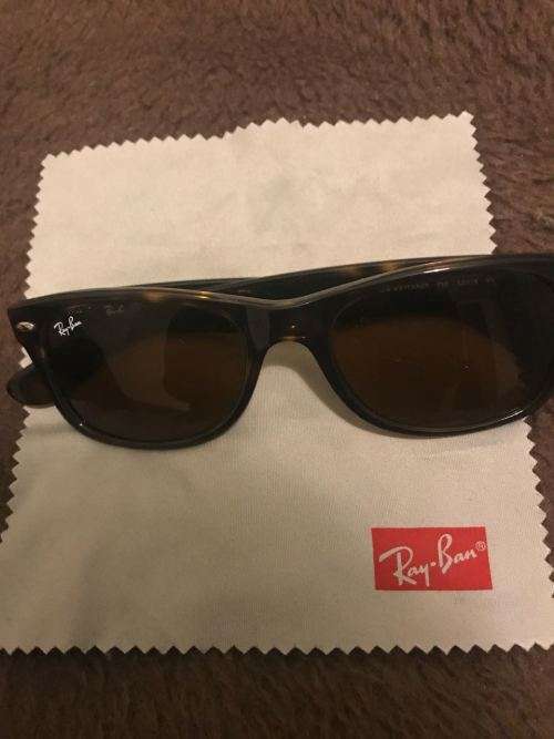 Authentic Ray Ban New Wayfarer RB2132