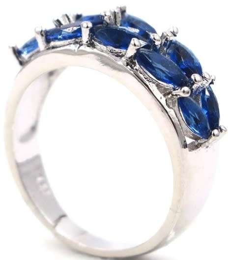 TRUELY FABULOUS ENGAGEMENT RING. NATURAL TANZANITE RING