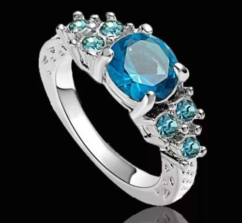 FLAWLESSLY BEAUTIFUL NATURAL AQUAMARINE RING. 18 KT WHITE GOLD RING.