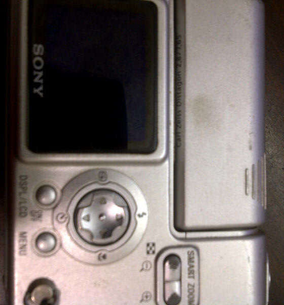 sony cybershot 4.0 mega pixels