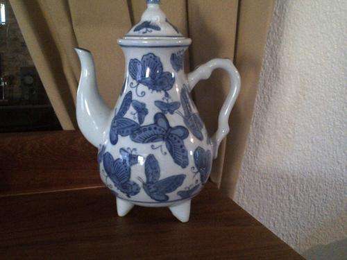 Lovely Ming Blue teapot