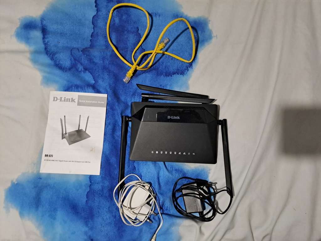 DIR-825 AC1200 Wi-Fi Gigabit Router