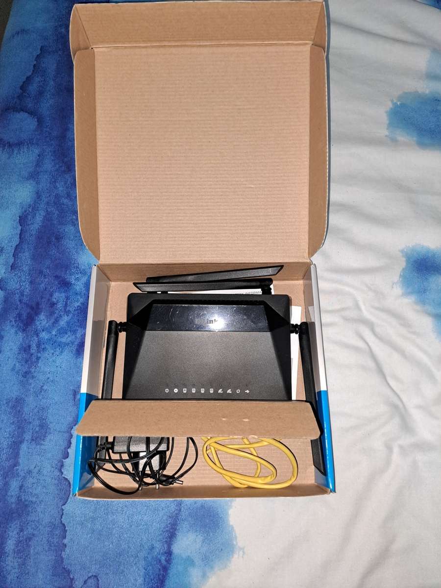 DIR-825 AC1200 Wi-Fi Gigabit Router