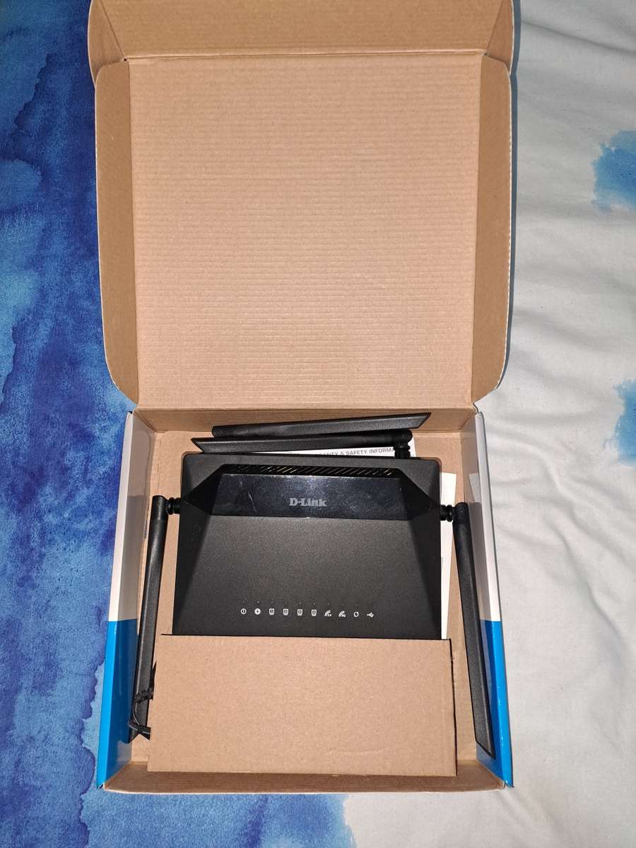 DIR-825 AC1200 Wi-Fi Gigabit Router