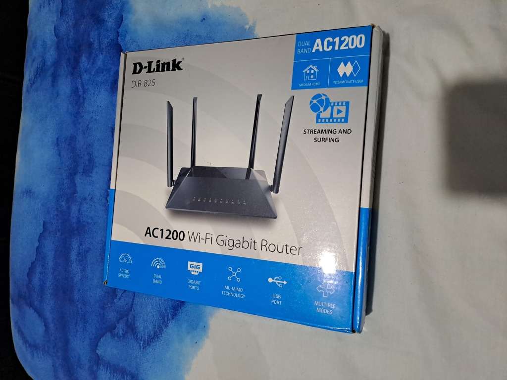 DIR-825 AC1200 Wi-Fi Gigabit Router
