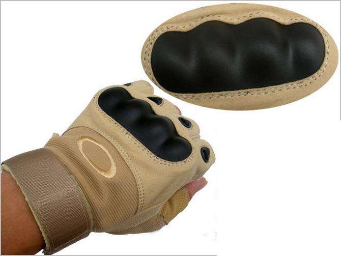 Glove Oaklye Camel