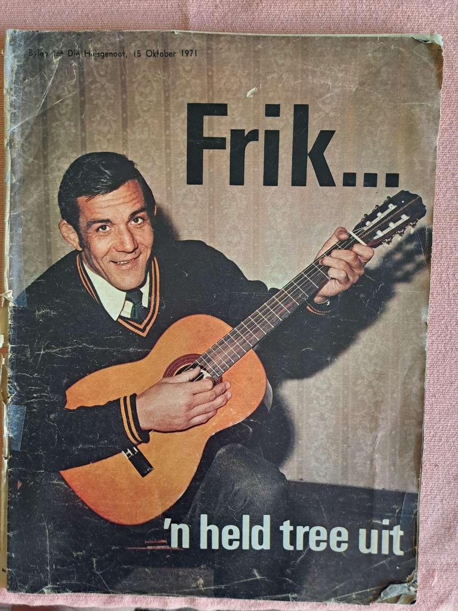 Rugby brochure `Frik...`n held tree uit` 31 p supplement to `Die Huisgenoot: 15 Oct 1971 see below