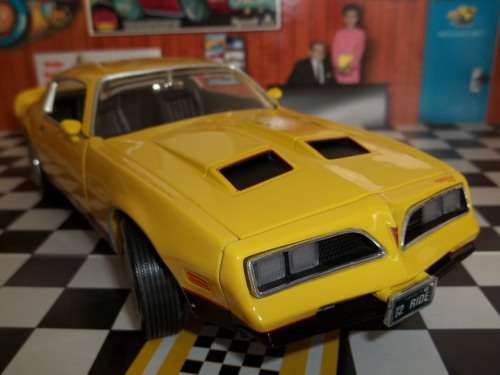 1977 Pontiac Firebird Formula 1:18 by ERTL Collectibles