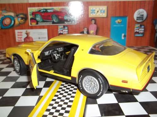 1977 Pontiac Firebird Formula 1:18 by ERTL Collectibles