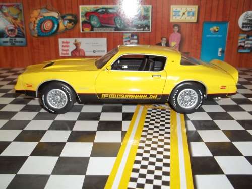 1977 Pontiac Firebird Formula 1:18 by ERTL Collectibles