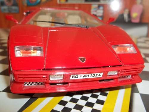 Lamborghini Countach 1:18 by Bburago