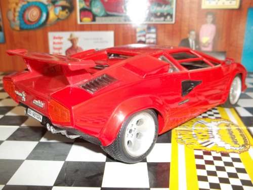Lamborghini Countach 1:18 by Bburago