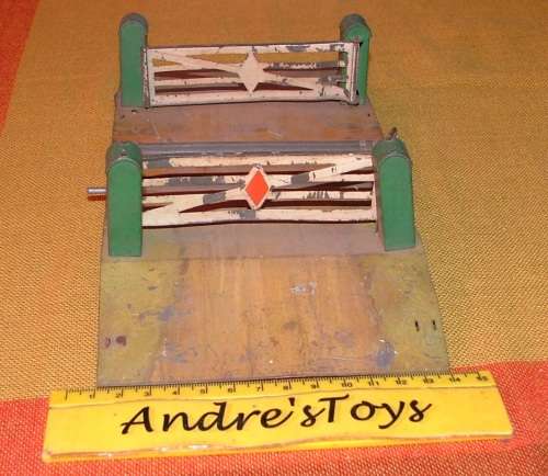 Model Train ~ Single 0 gauge level crossing "Tin Plate"