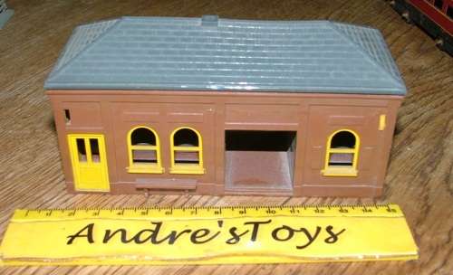 Vintage Triang OO scale building