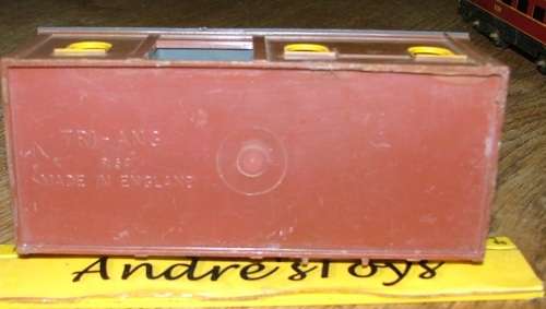 Vintage Triang OO scale building