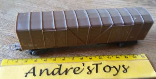 Model train ~ Lima OZ Brown Box Car