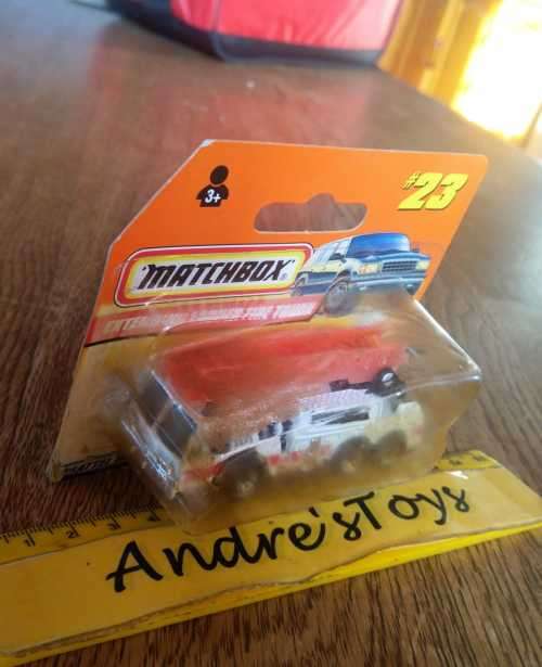 1997 Matchbox ~ No23 Extending Ladder Fire Truck ~ Mint on Short card