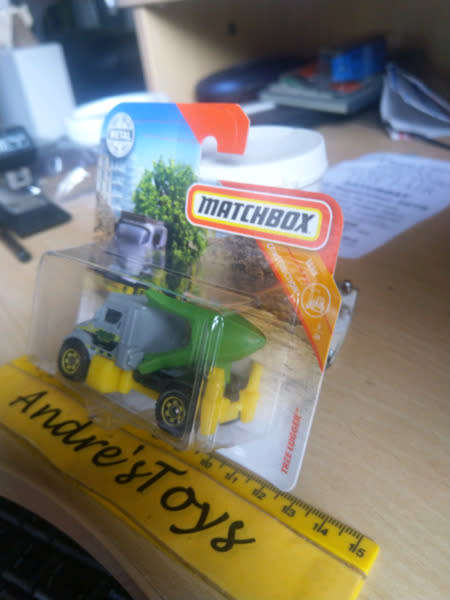 2018 Matchbox ~ Tree Lugger No35/125   ~ Mint on short card