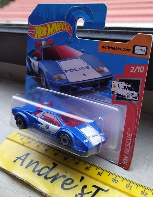 2018 Hotwheels ~ Lamborghini Countach Police Car ~ Mint on Card
