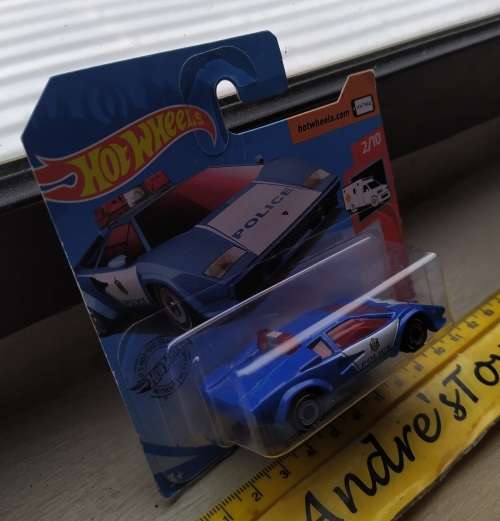 2018 Hotwheels ~ Lamborghini Countach Police Car ~ Mint on Card