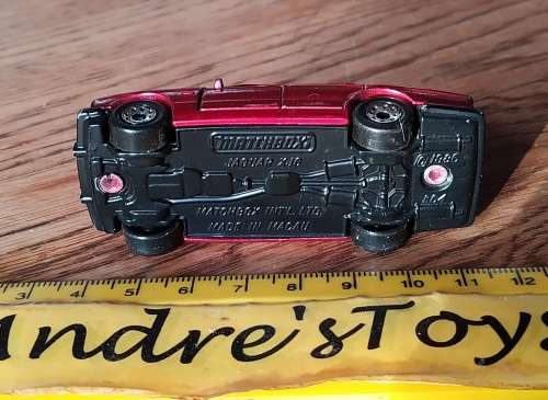 Matchbox ~Jaguar XJ6 ~ 1986 ~ Loose
