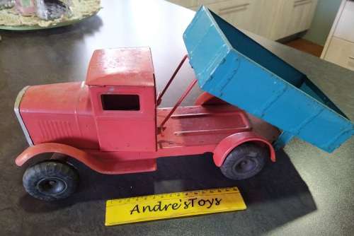 Vintage ~ Triang Junior ~ Tin plate tipper Truck