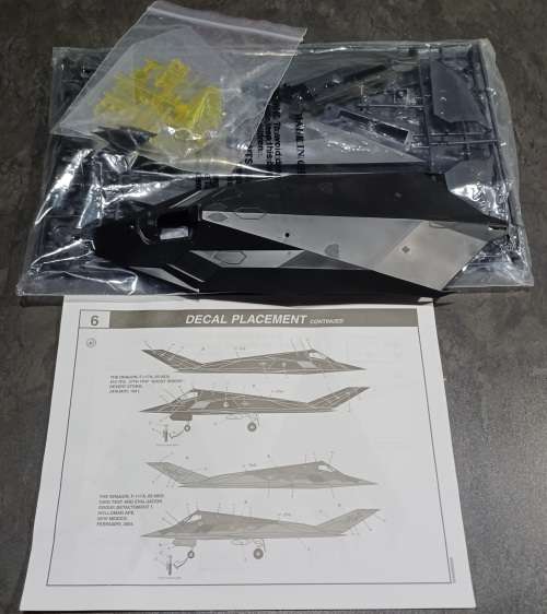 Revell ~ kit 5848 ~  F-117A Nighthawk - No Box but like new