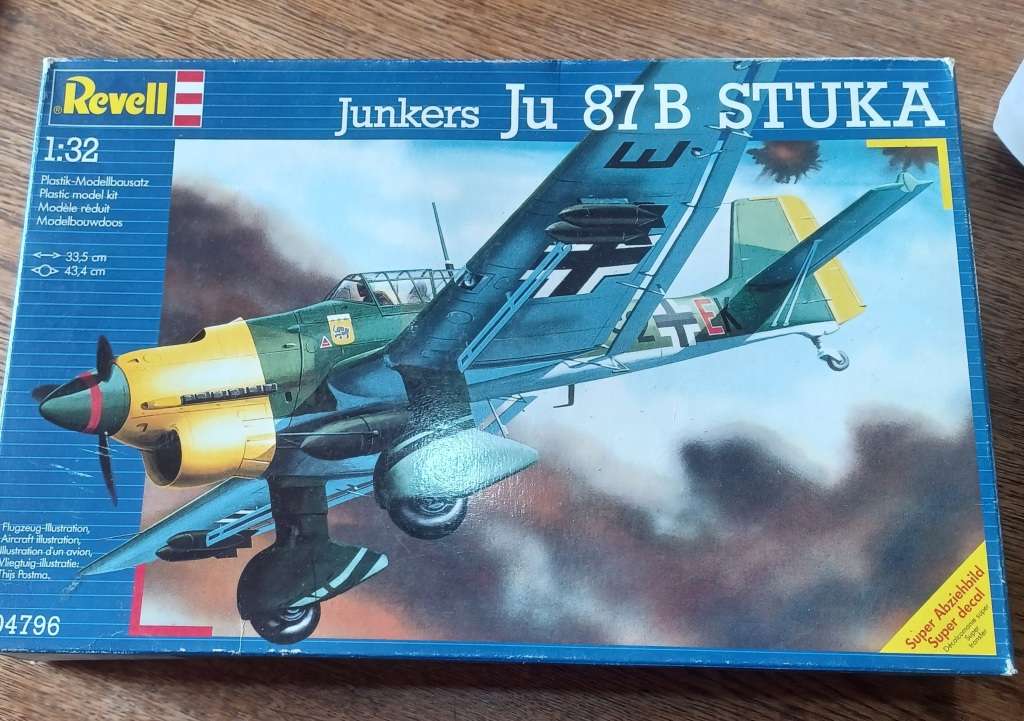 Revell ~  Model Kit ~ Junkers JU 87B Stuka  ~ Scale 1:32