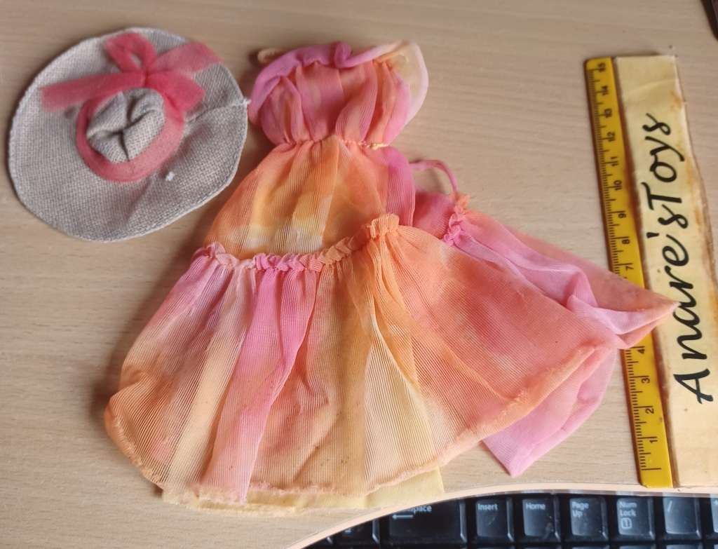 Vintage Barbie - Hat & Dress