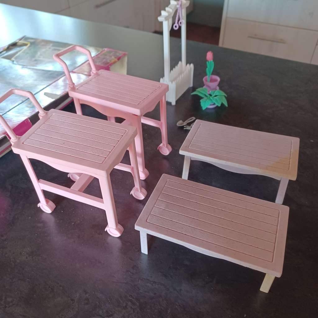 Vintage Barbie - 1997 FLOWER GARDEN PLAYSET (incomplete)