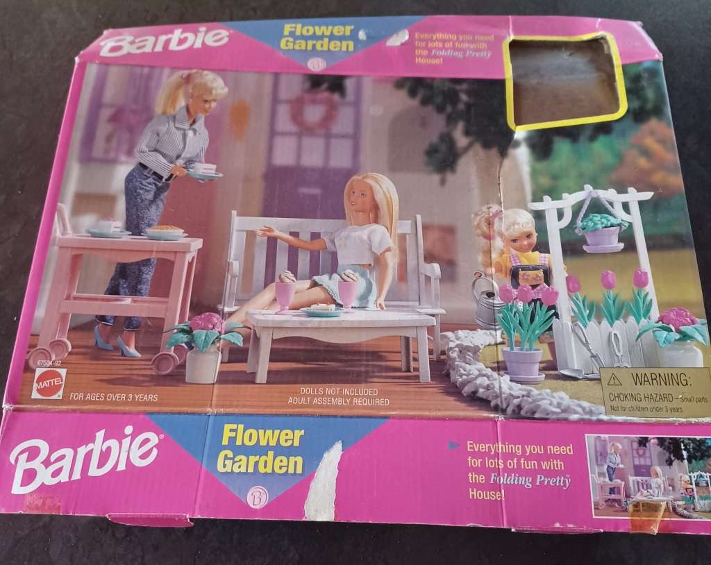 Vintage Barbie - 1997 FLOWER GARDEN PLAYSET (incomplete)