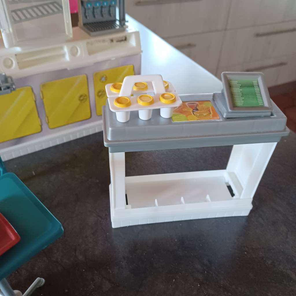 Vintage Barbie - 2000 Barbie McDonald`s Fun Time Restaurant Playset