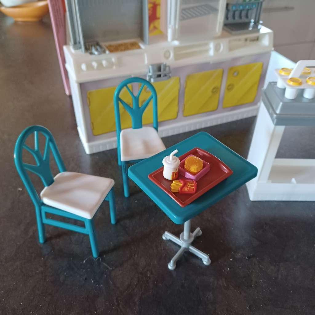 Vintage Barbie - 2000 Barbie McDonald`s Fun Time Restaurant Playset