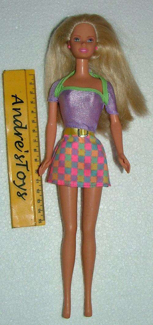 Barbie Doll: Pink Earings - Mattle clothes