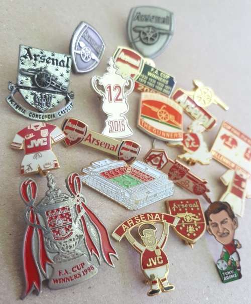 Arsenal Football Club Collectors Pin Badges (21 Enamel) and 10 Button badges