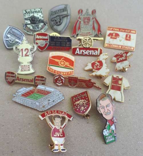 Arsenal Football Club Collectors Pin Badges (21 Enamel) and 10 Button badges