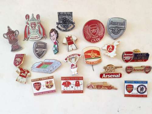 Arsenal Football Club Collectors Pin Badges (21 Enamel) and 10 Button badges